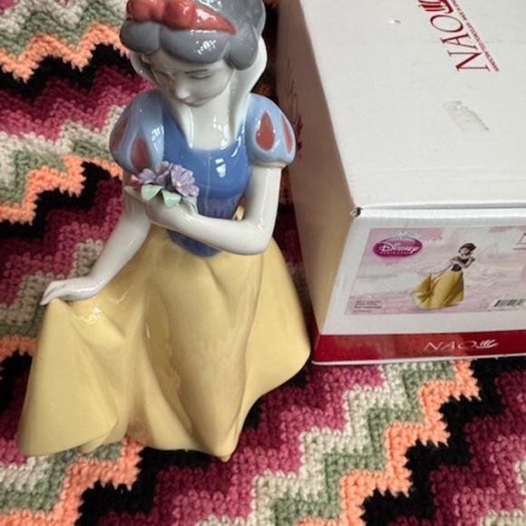 Lladro NAO Snow White Disney Princess Sculpture Figurine - Picture 6 of 16